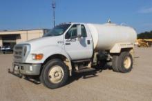 FORD F750 2000 GALLON WATER TRUCK