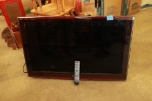 Samsung 40" TV with Remote & Wall Mount