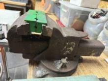 -Unknown Mfg.- 5-in Swivel Bench Vise with jaw protectors