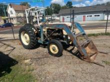 Ford 800 Tractor (off-site item, read description)