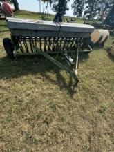 JOHN DEERE 16 HOLE GRAIN DRILL W/ SEEDER