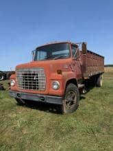 1976 FORD 2 TON TRUCK WITH HOIST