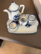 Miniature tea sets