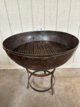 LARGE IRON FIRE BOWL W/ GRATE