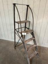 FARMHOUSE STYLE STEP LADDER