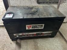 48"� X 24"� X 28"� TRACTOR SUPPLY JOBSITE TOOL BOX