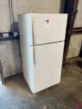 28"� X 30"� X 64"� REFRIGERATOR