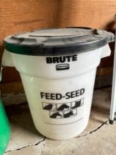 Brute Rubbermaid Feed Storage Bin