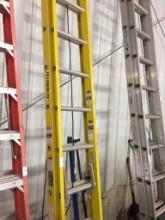 24' FEATHERLITE EXTENSION LADDER