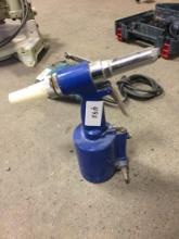 AIR RIVET GUN