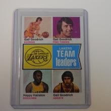 1974-75 TOPPS #90 LOS ANGELES LAKERS TEAM LEADERS GAIL GOODRICH HAPPY HAIRSTON