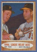 1962 Topps #423 Hoyt Wilhelm Rival League Relief Aces