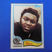 1982 TOPPS FOOTBALL #198 ART SHELL OAKLAND RAIDERS SHARP