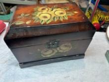 LOT BATTERIES - IN HAND PAINTED FLORAL WOOD BOX (@ PRIMROSE LOCATION)