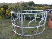 New round bale feeder