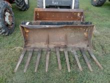 Quick attach manure bucket