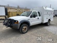 2006 Ford F450 4x4 Utility Truck Runs & Moves) (Seat Damaged