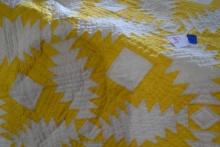 Vintage Handstitched Full-Sized Yellow/White Pineapple Quilt