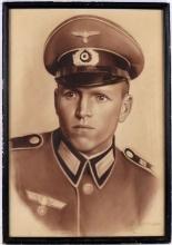 WWII GERMAN THIRD REICH LUFTWAFFE MEMBER PORTRAIT