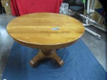 ROUND KITCHEN TABLE W/ 3 LEAVES