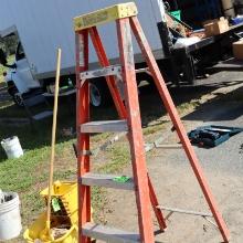 6 FT. WERNER FIBERGLASS LADDER