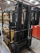 Caterpillar 3 wheel electric Forklift - 3 stage