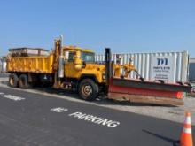 1999 Mack RD688S T/A Dump Truck with Plow/Spreader