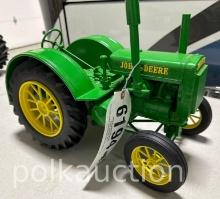 JOHN DEERE D UNSTYLED TOY