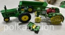 JOHN DEERE WATERLOO BOY, G, SPREADER & GATOR TOYS