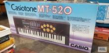 Casio MT-520 keyboard in box