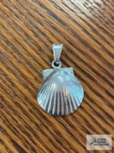 Seashell pendant, marked 925, 8.4 G. Description provided by seller.