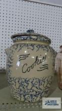 Roseville spongeware cookie jar with lid