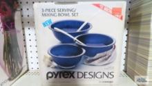 Pyrex 3-piece serving/mixing bowl set