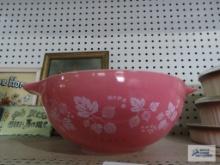 Pyrex mixing bowl set