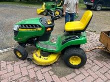 John Deere D120 Lawn Tractor