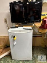 Danby Dorm Fridge with 32" LG TV