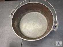 Erie No.9 Cast Iron Pot with Lid