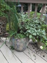 (BPORCH) LARGE, ROUND CERAMIC PLANTER WITH A DISTINCTIVE BLUE-GRAY AND BROWN GLAZE, FEATURING A