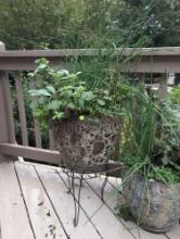 (BPORCH) LARGE, ROUND CERAMIC PLANTER WITH A DISTINCTIVE MOTTLED BROWN AND WHITE GLAZE, FEATURING A