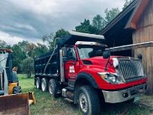 2011 INTERNATIONAL 7600 DUMP TRUCK VN:554253 powered by diesel engine, equipped with power steering,