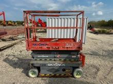 SKYJACK SJIII3219 SCISSOR LIFT SN:22064030 electric powered, equipped with 19ft. platform height,