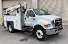 2006 Ford F-750 XLT SD Utility Truck 4X2