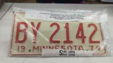 1974 MINNESOTA STATE LICENSE PLATES PAIR BY2142 IN ORIGINAL RAP