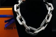 Louis Vuitton LV Edge Silver-Tone Necklace GM W/Box