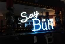 NEON SAY BULL LIGHT WITH TWO CANDLES