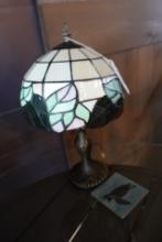 MINIATURE STAIN GLASS TABLE LAMP APPROX 14 INCH TALL