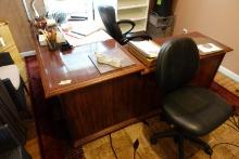 MAHOGANY CORNER DESK WITH 5 DRAWERS