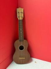 Vintage Crestwood ukulele