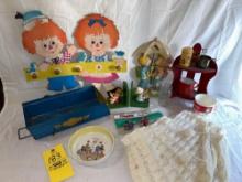 Assortment of Children?s Decor