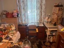 Craft Items / Desk / Dresser / Table